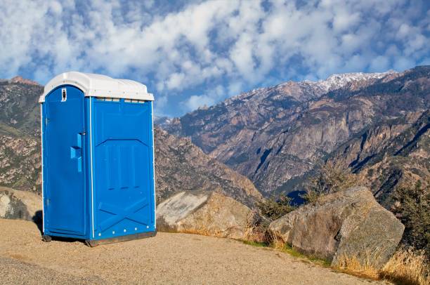 Best Portable bathroom rental  in Highland, KS