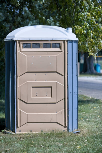 Best Porta potty rental near me  in Highland, KS